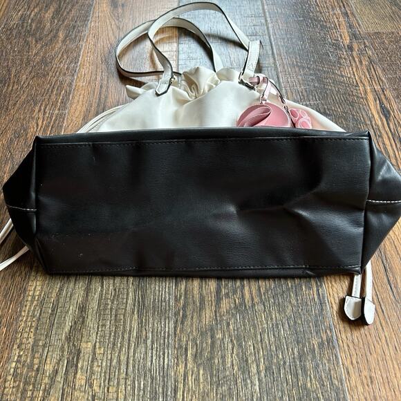 Victoria’s Secret Black & White Drawstring Tote Bag Pink Interior Floral Charm - Picture 7 of 10